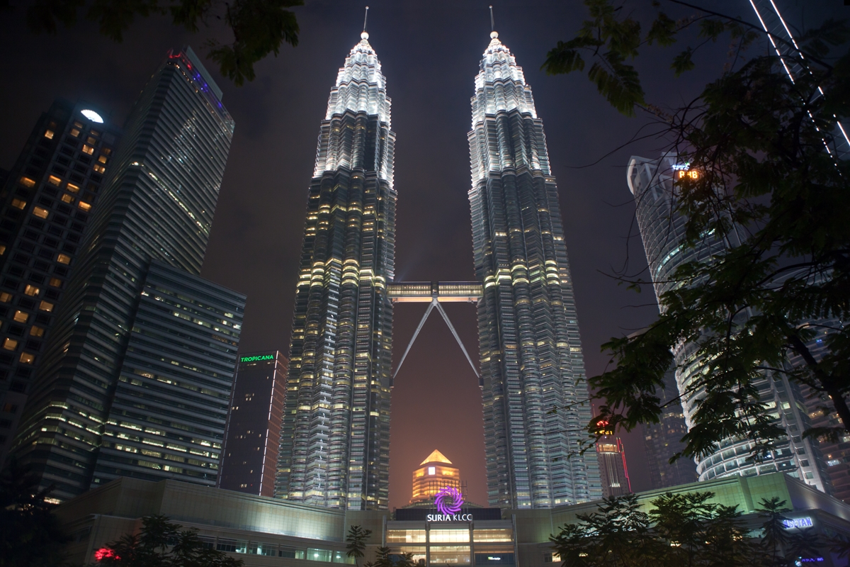 Kuala Lumpur - Petronas Towers by posters & - Printler prints Thomas Bugdoll