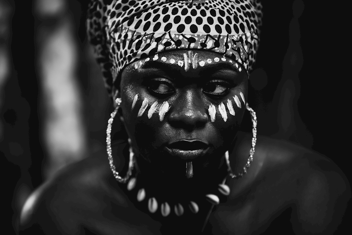 Afrikanische Stammesfrau im Dschungel von Gerhard | Poster Pettersson Printler